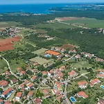 Apartmán In With Terrace, Air Conditioning, Wifi, Washing Machine Poreč