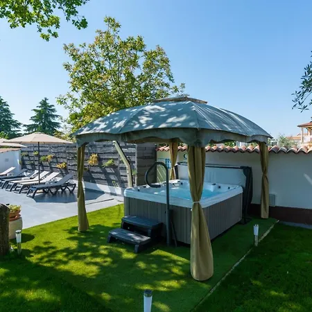 Apartmán In With Terrace, Air Conditioning, Wifi, Washing Machine Poreč